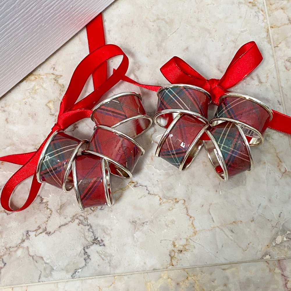 BRAND NEW Silver Holiday Christmas Plaid Napkin Ring Holders Set of 8